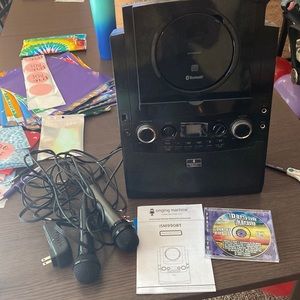 Karaoke machine with 2 mics and 1cd